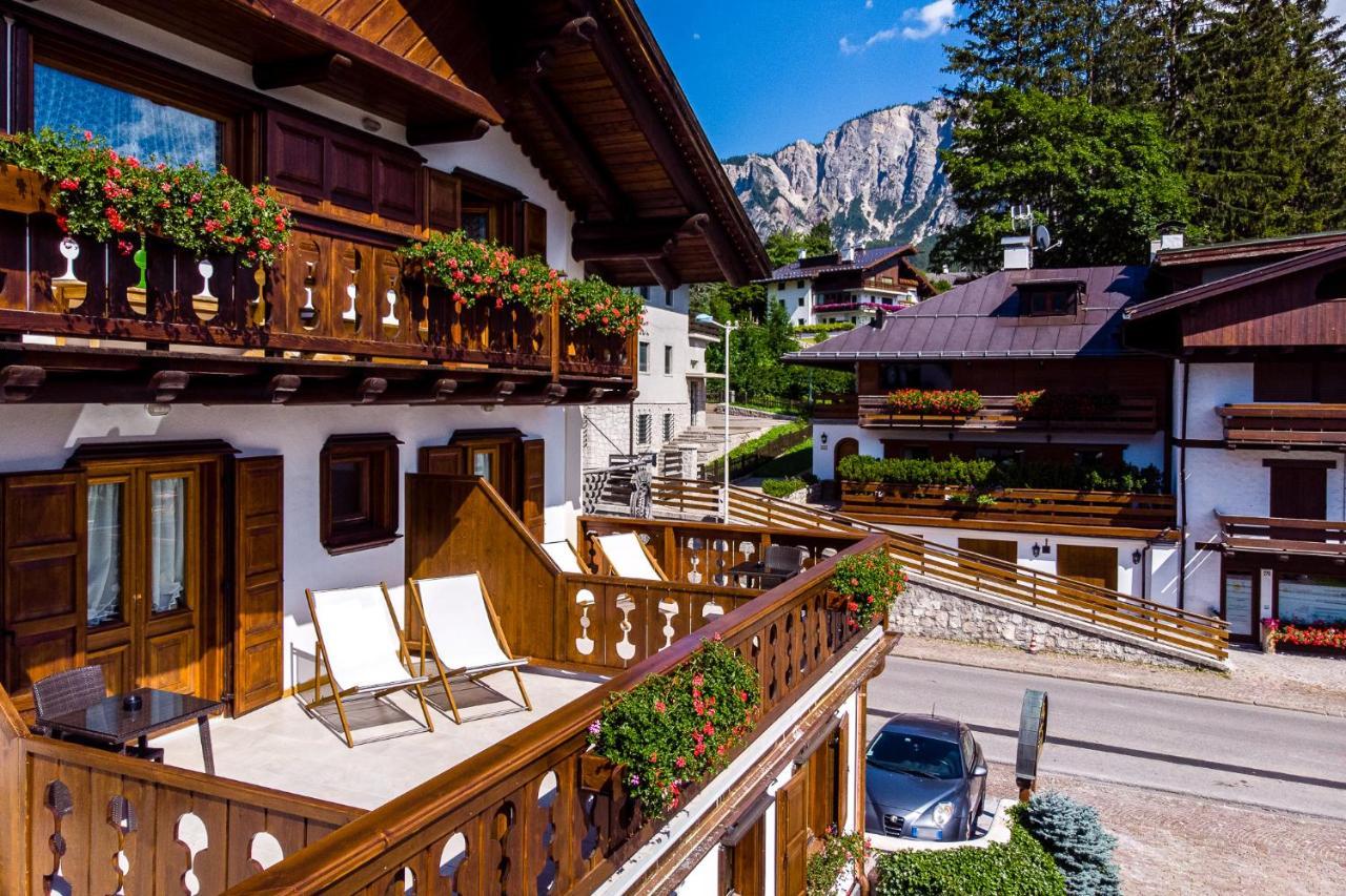 Hotel Natale Cortina dʼAmpezzo Exteriör bild